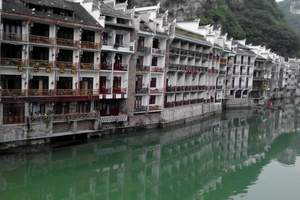 南宁去贵州旅游【黄果树瀑布、奇石馆、遵义、息烽集中营5日】